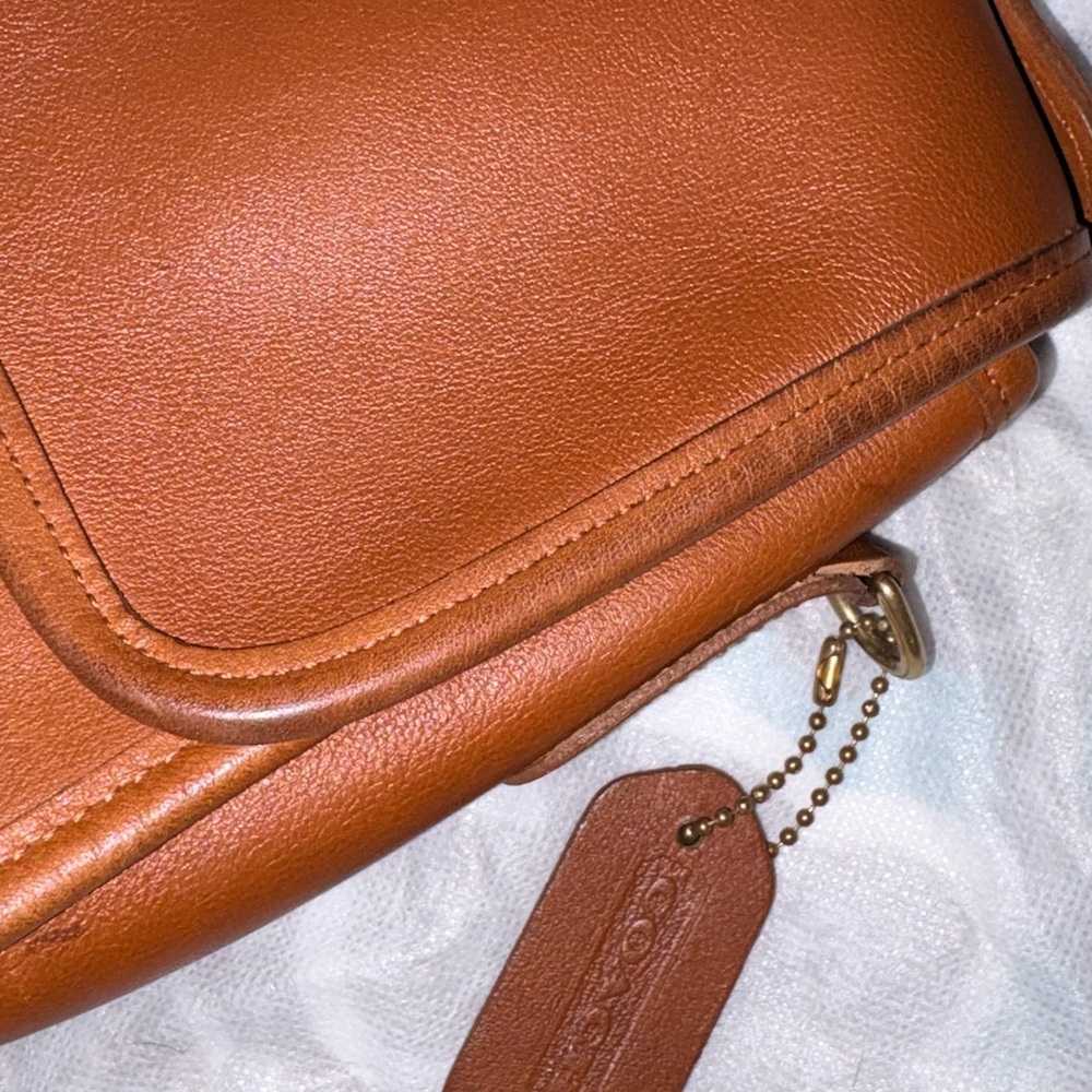 1998 VTG Coach Court British Tan 9870 - Picture 4 of 16